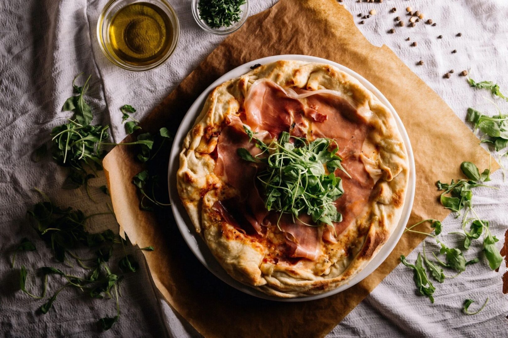 A bowl of food on top of a table.